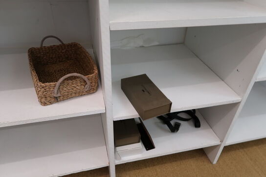 Mannequin, pude, glasudstilling m.m.