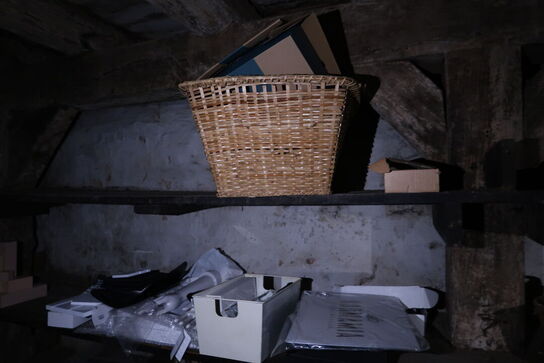 Div. Bøjler, pyntegenstande, brugskunst m.m.