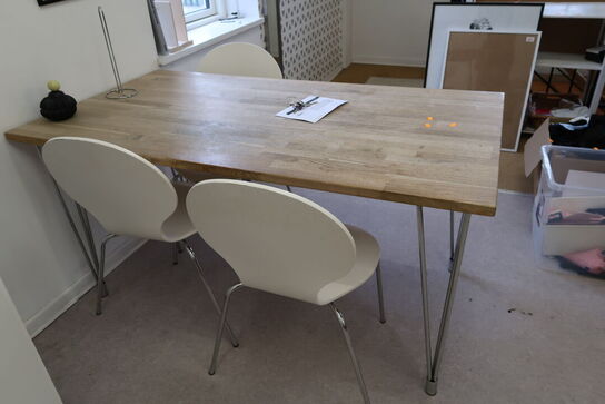 Spisebord med 3 stk. stole