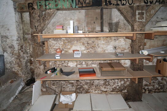 Div. Bøjler, pyntegenstande, brugskunst m.m.