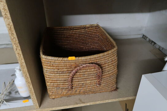 Klapbord, skab, kurve, spots m.m.