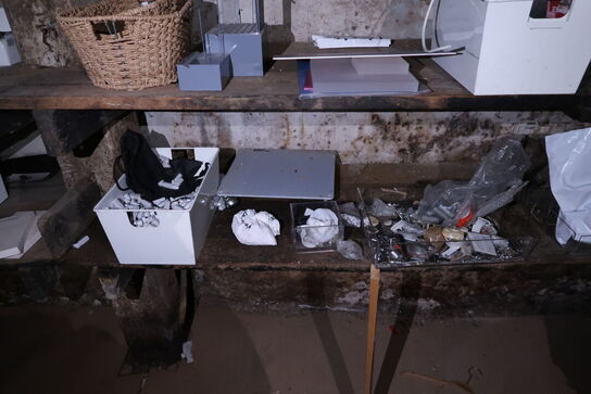 Div. Bøjler, pyntegenstande, brugskunst m.m.