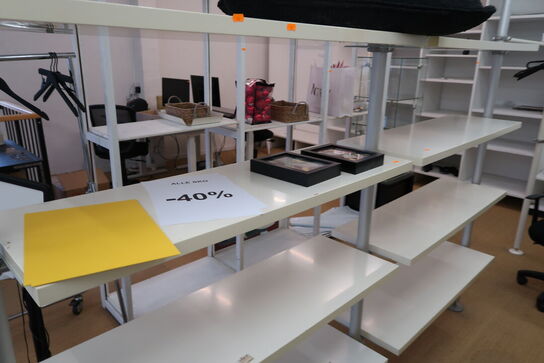 Reolsystem med indhold