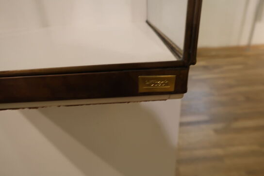 2 stk. udstillingskasser