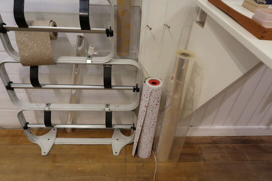 Div. Holdere til gavepapir samt gavepapir