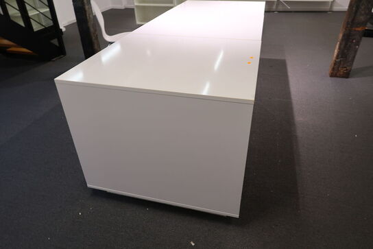 6 stk. udstillingspodier/reoler/skabe