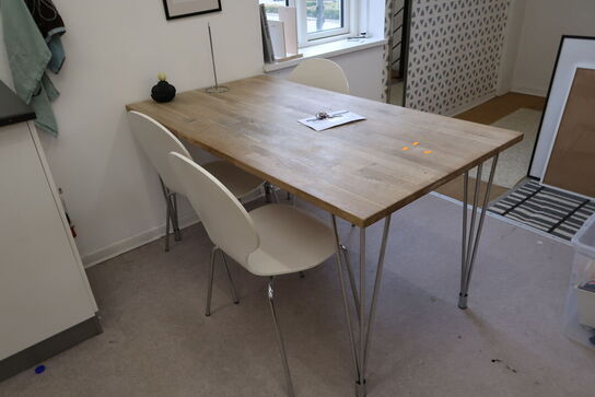 Spisebord med 3 stk. stole