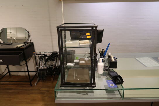 Udstillingskasse med div. Smykker