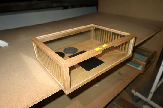 3 stk. glaskasser m.m.