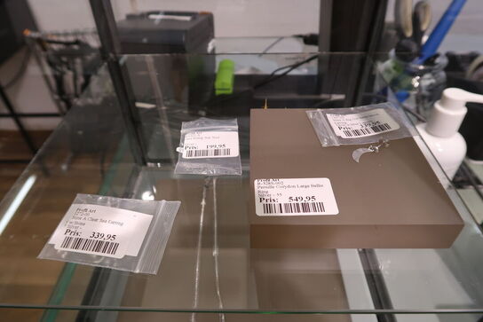 Udstillingskasse med div. Smykker