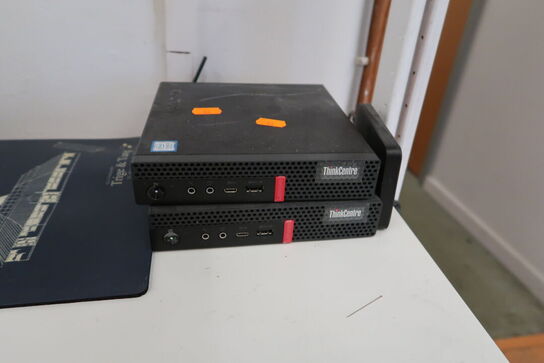 Computerskærm FUJITS, tastatur mus, samt 2 stk. computere 