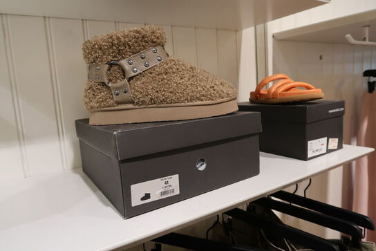 Div. Tøj bl.a. cowboybukser, shorts, strømpebukser, blazere, sko, skjoler m.m. 