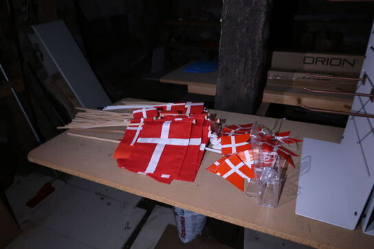 Div. Bøjler, pyntegenstande, brugskunst m.m.