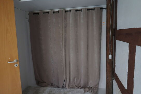 Skammel, forhænge samt tæppe JYSK Birk Rug