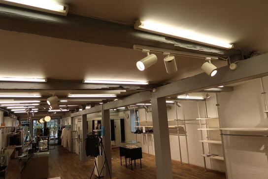 66 stk. spots med skinner (flere forskellige slags spots)