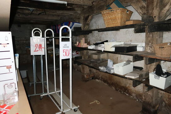 Div. Bøjler, pyntegenstande, brugskunst m.m.