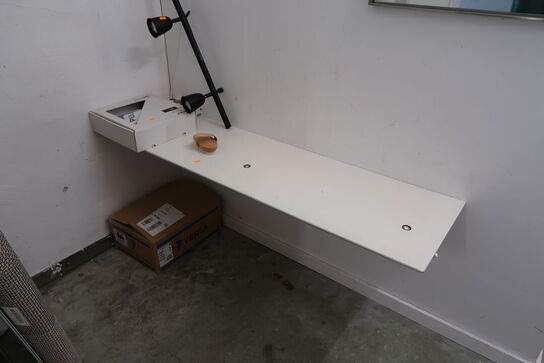 Tøjstativ, hylde samt spejl m.m.