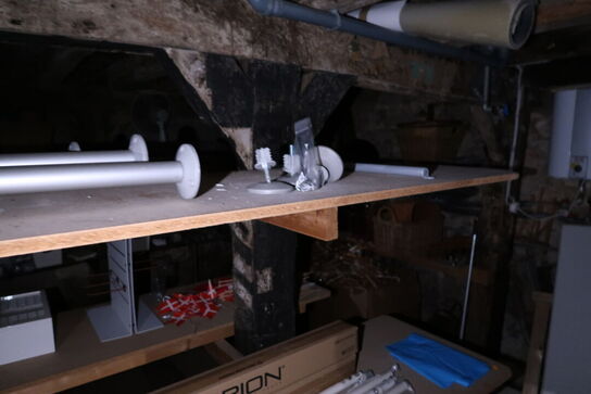 Div. Bøjler, pyntegenstande, brugskunst m.m.