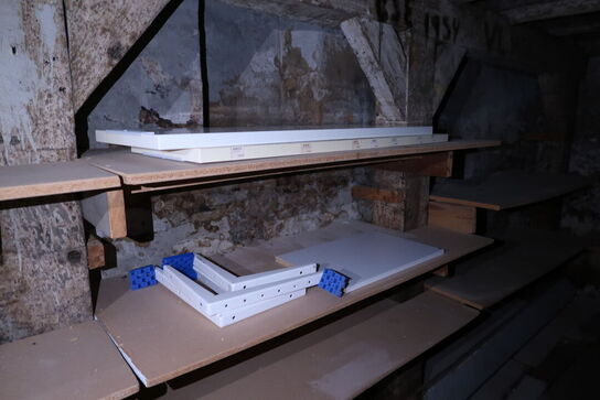 Div. Bøjler, pyntegenstande, brugskunst m.m.