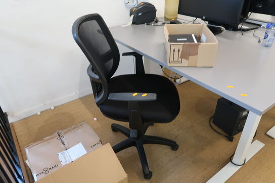 Kontorstol samt el. hæve/sænke skrivebord