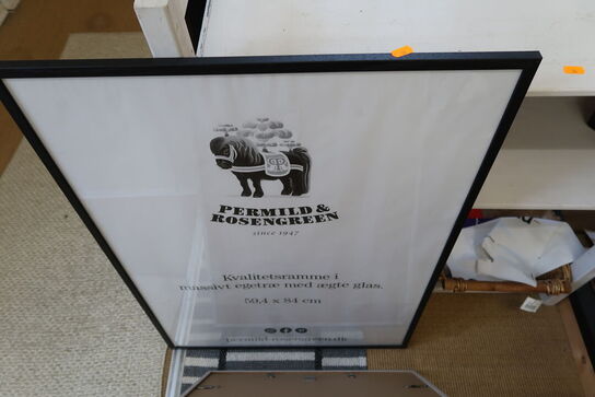 Reol samt 2 stk. plakater