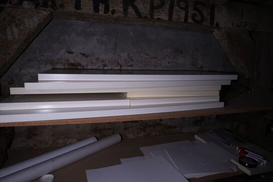 Div. Bøjler, pyntegenstande, brugskunst m.m.