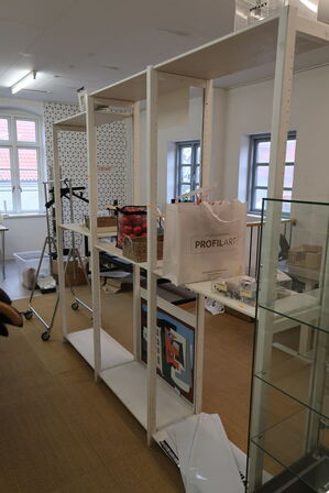 Reolsystem med indhold