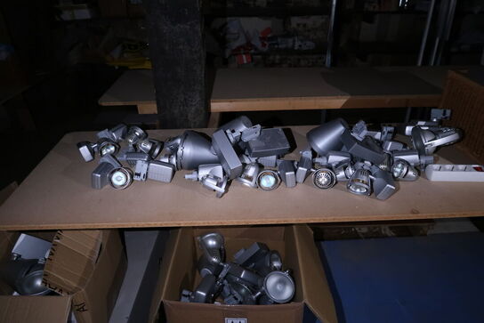 Div. Bøjler, pyntegenstande, brugskunst m.m.