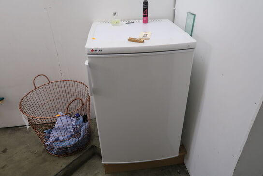 Køleskab ATLAS KS120A+, kurv samt fejesæt