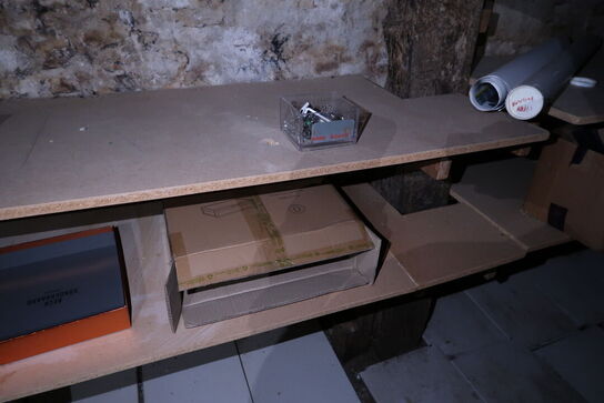 Div. Bøjler, pyntegenstande, brugskunst m.m.