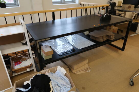 Bord med div. Pakkeemballage