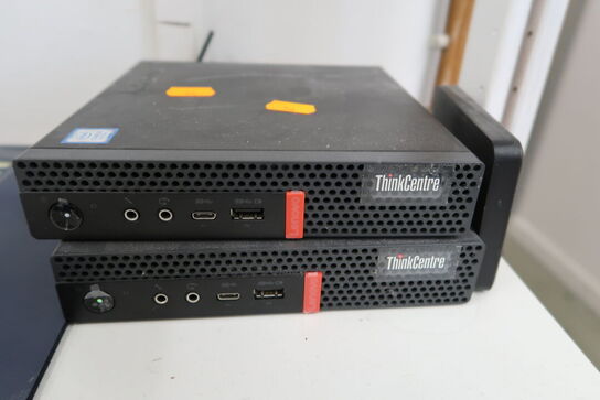 Computerskærm FUJITS, tastatur mus, samt 2 stk. computere 