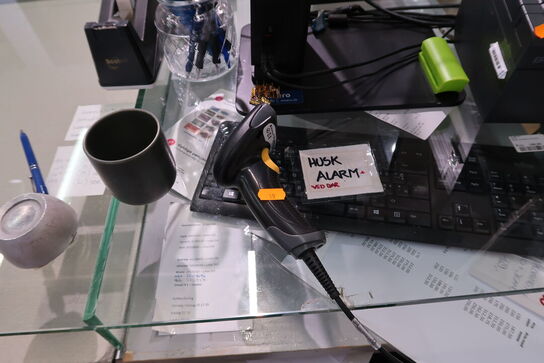 Kasseapparat SAM4S med bonprinter, tastatur, håndscanner m.m.