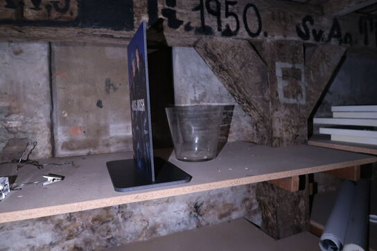 Div. Bøjler, pyntegenstande, brugskunst m.m.