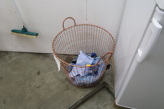 Køleskab ATLAS KS120A+, kurv samt fejesæt