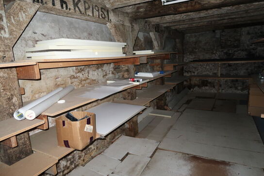 Div. Bøjler, pyntegenstande, brugskunst m.m.