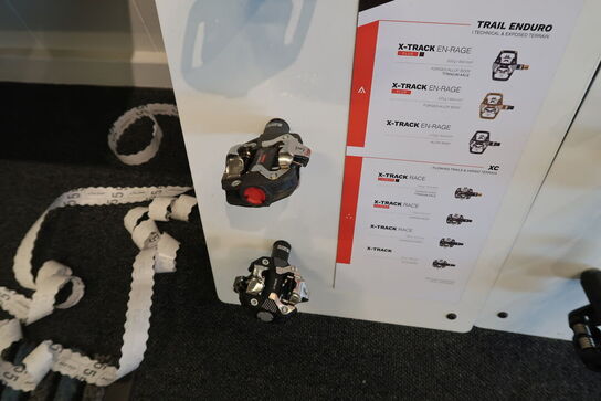 Stativ med 4 stk. pedaler LOOK