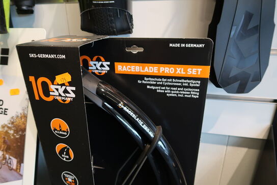 Skærmsæt SKS samt 1 pakke med dæk PIRELLI Cinturato 700x35C