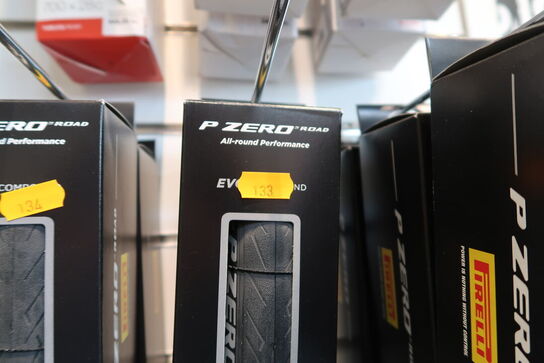2 pakker dæk PIRELLI P Zero Road 700x26c 26-622
