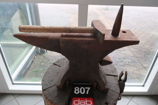 Armbolt med værktøj 