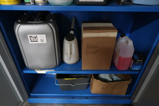 Værkstedsskab med indhold 