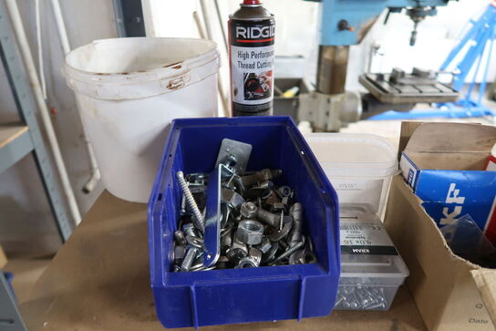 2 stk. Stålreoler med indhold 