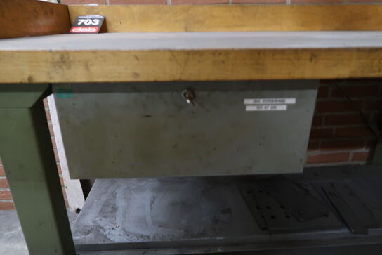 Arbejdsbord med skuffe