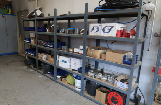 4 stk. Stålreoler med indhold