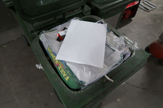 5 stk. Skraldespande med indhold 