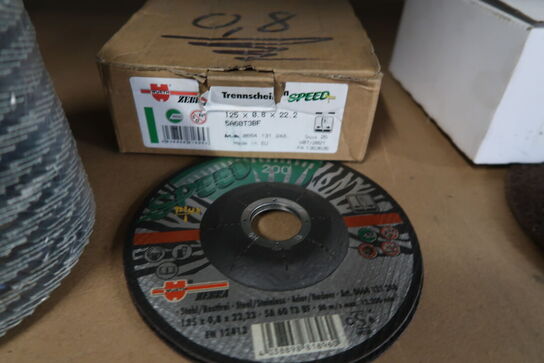 4 stk. Stålreoler med indhold