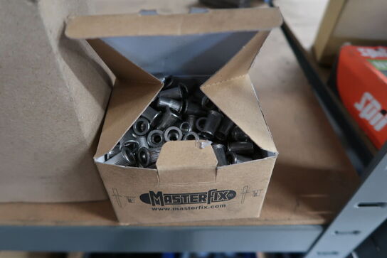 2 stk. Stålreoler med indhold 