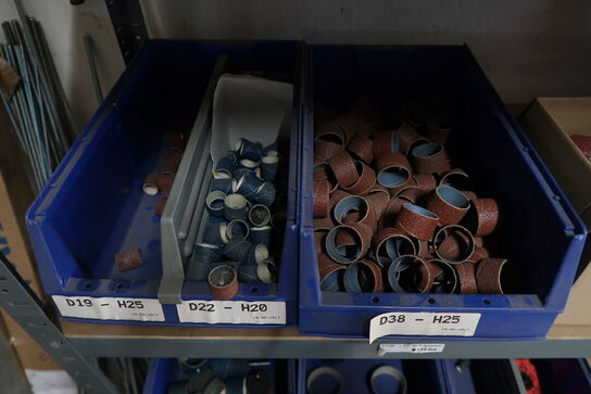 4 stk. Stålreoler med indhold