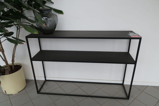 Reol, vase og plante 