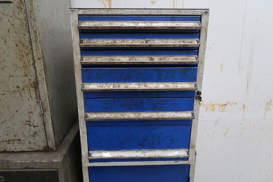 4 stk. Metalskabe med indhold 